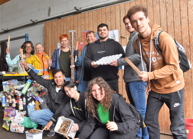 RBZ-Umweltwoche Schüler Müllsammeln Gruppenbild