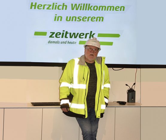 Exkursion bei den Stadtwerken Flensburg. Mitarbeiter referiert.